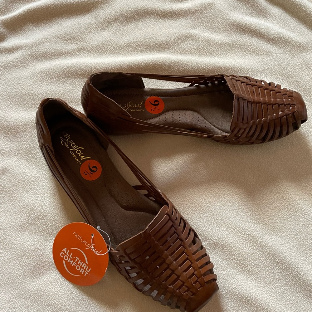 NaturalSoul Leather Huarache flats; size 9.5 brand new with tags